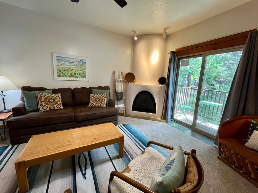 Taos Haus Condo with fireplace and deck - Image 1