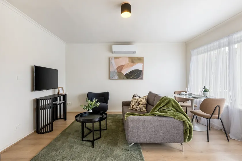 Short&Long term stays across from Geelong Hospital - Image 1