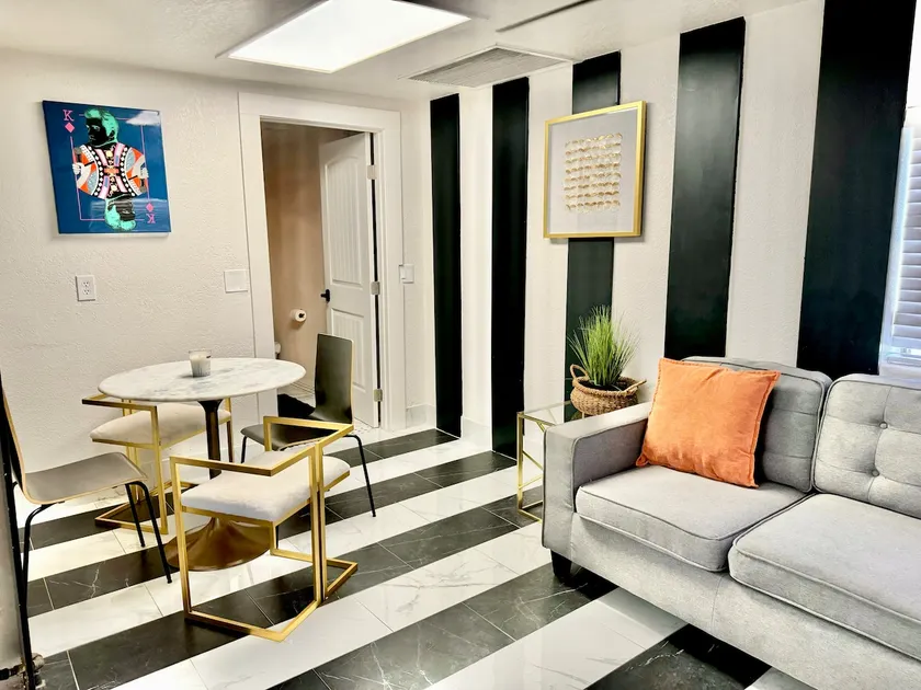Regency 2 - Image 1