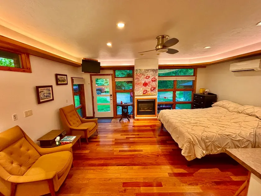 Frank Loyd Wright Inspired Studio - Image 1