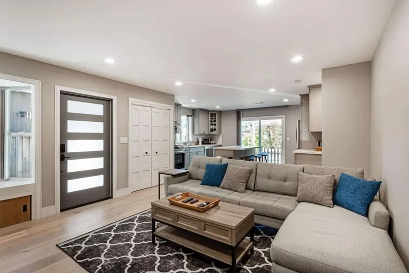 Newly rebuilt ultra clean designer home - Image 1