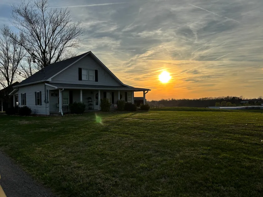 Beautiful Farmhouse near Lake Cumberland - Image 1