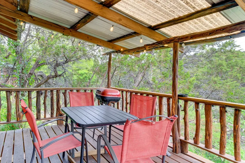 Cedar Falls Cabin: Nestled by Honey Creek - Image 1