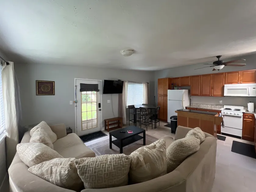 Private 1/1 Townhome centrally located in Orlando - Image 1