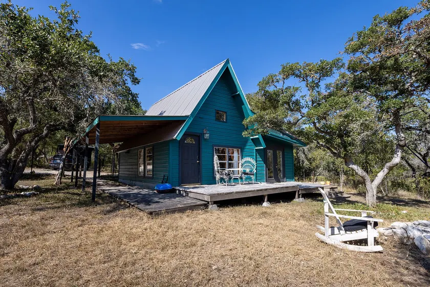 Cottage-Private Bathroom-The Library - Image 1