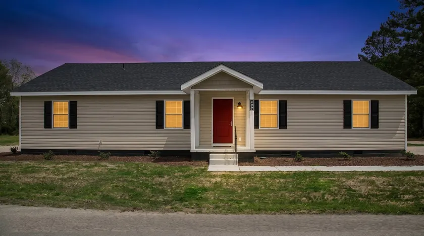 Cozy Cottage | 10 mins to I-95 • 1h to Raleigh - Image 1