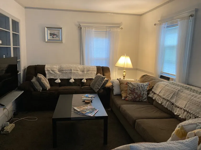 Great Price;Beautiful, Spacious 3 Bed 2 Bath in a House Near Downtown Portsmouth - Image 1