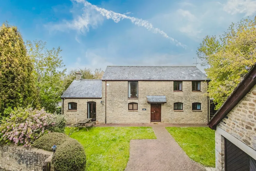 Stunning Barn Conversion in Heart of the Cotswolds - Image 1