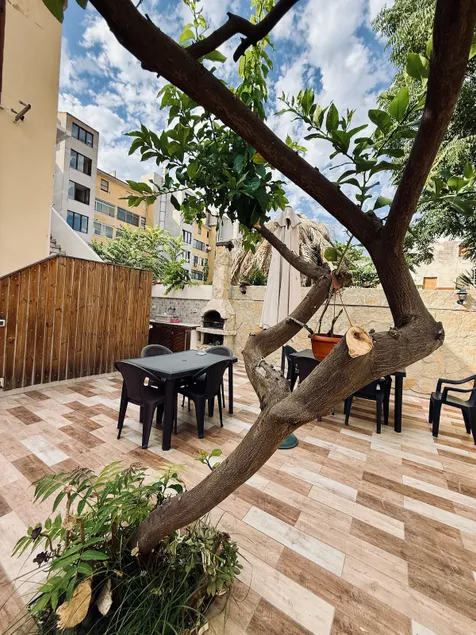 Vacation home with kitchen in the garden and parking - Image 1