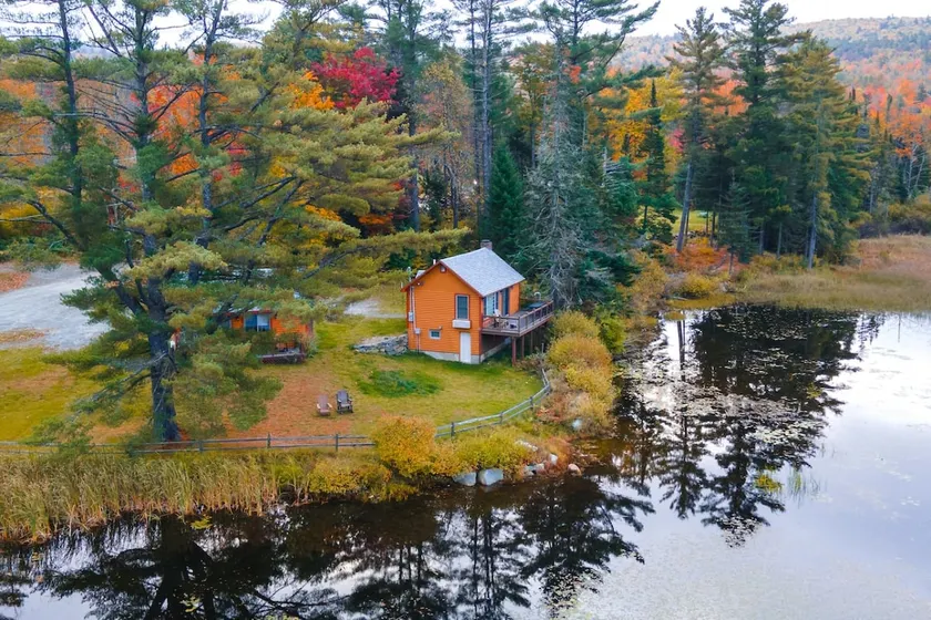 Chestnut Premier, Beautiful Lakeside Log Cabin - Image 1