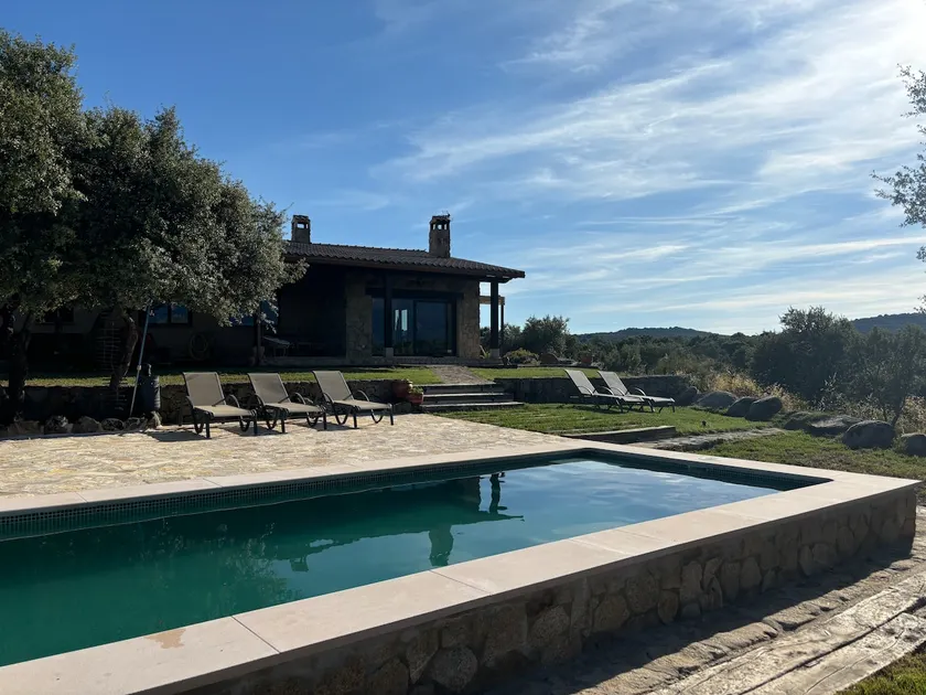 Spectacular Private Estate with Views of Gredos - Image 1