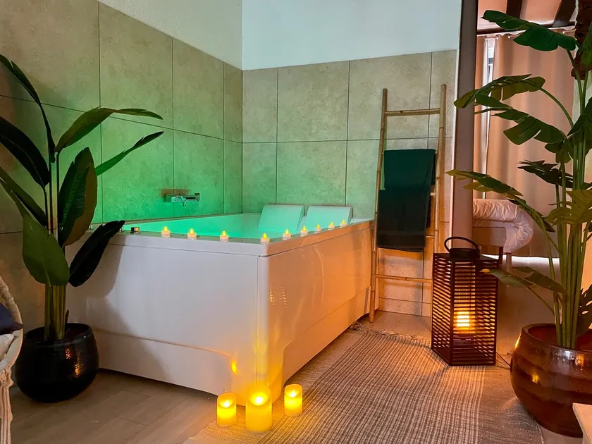 Bourbonnoux Cocoon | Jacuzzi | Romantic - Image 1