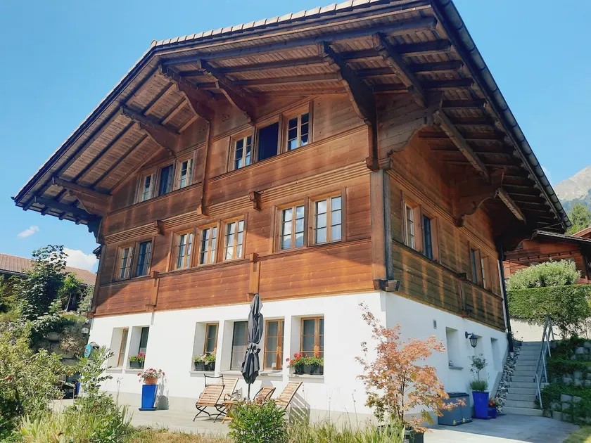 Cozy chalet apartment with magnificent mountain views - Image 1