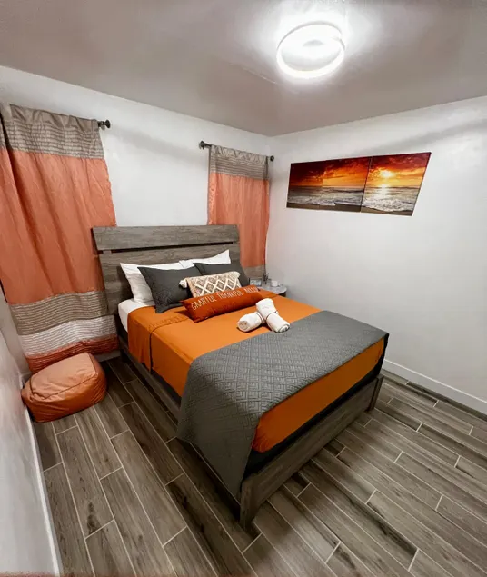 * King size bed * HOME AWAY FROM HOME - Image 1