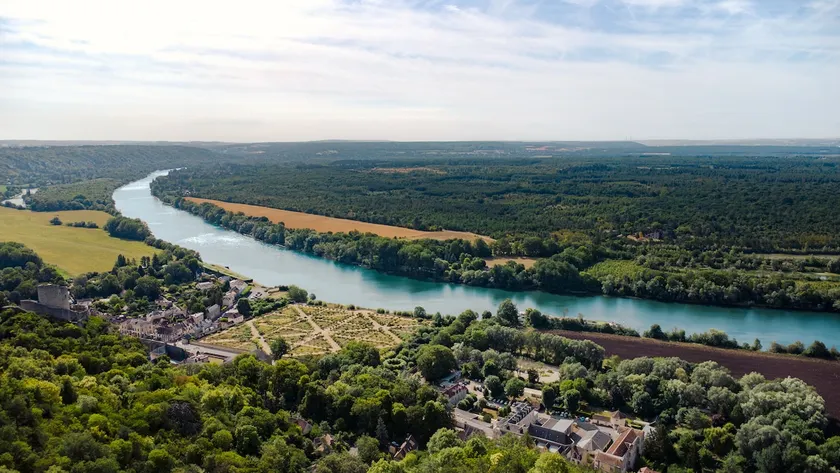 Le Paradis de Lucile - Vue de rêve - La Roche Guyon - Paris 1h - Giverny 10 mn - 12 personnes - 5 chambres - 3 sdb - pétanque - babyfoot - balançoires - ping pong - tennis- cuisine ultra équipée - borne électrique - Image 1