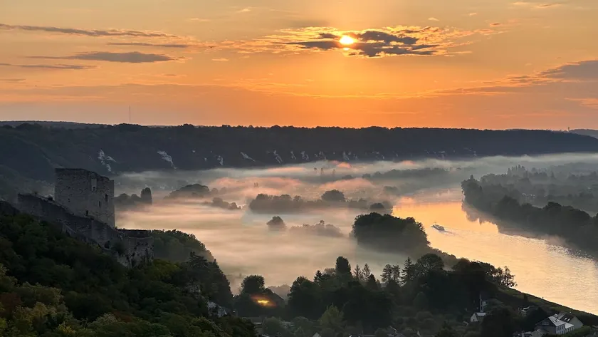Le Paradis de Lucile - Vue de rêve - La Roche Guyon - Paris 1h - Giverny 10 mn - 12 personnes - 5 chambres - 3 sdb - pétanque - babyfoot - balançoires - ping pong - tennis- cuisine ultra équipée - borne électrique - Image 1