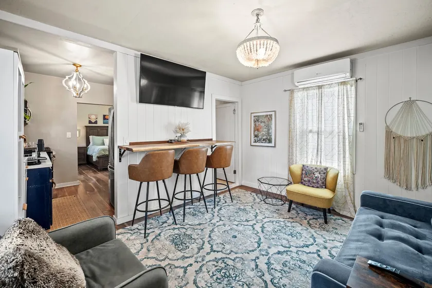 Chic comfort just a stroll from the sea! - Image 1