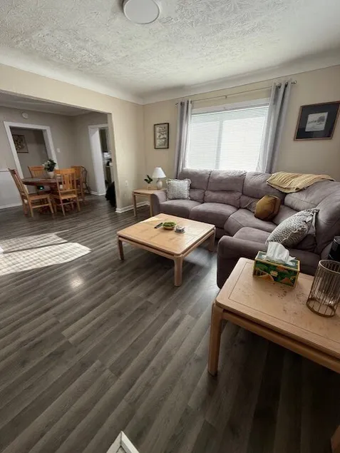 *Quiet and Quaint* 3 BR 1 BA Bungalow - Image 1