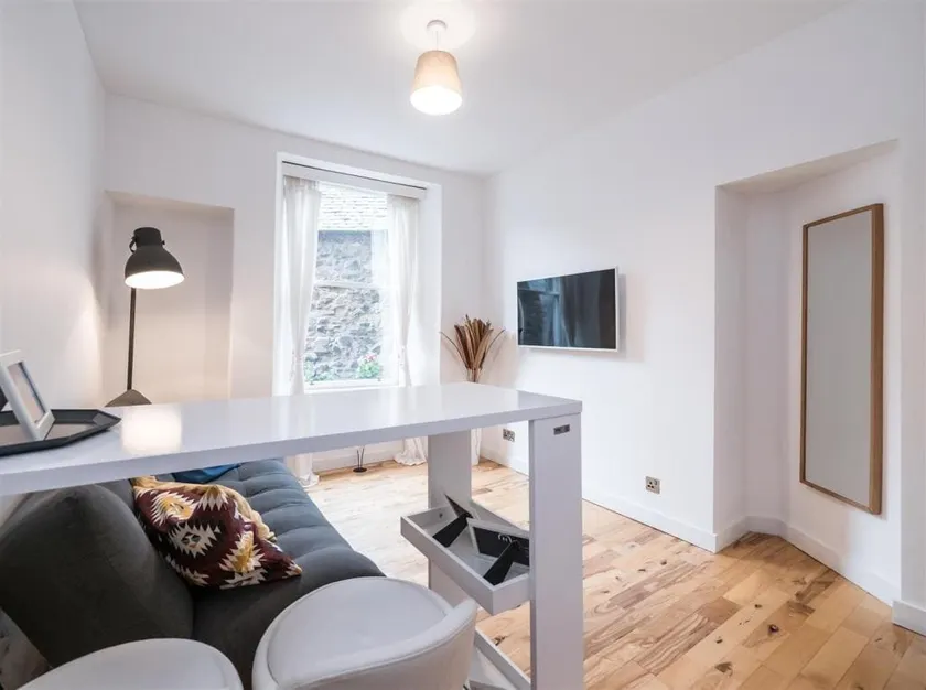 One bedroom Apartment in City Centre - Image 1