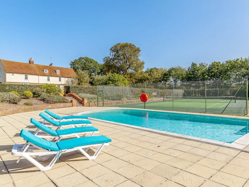 8 bedroom accommodation in Pattiswick, near Coggeshall - Image 1