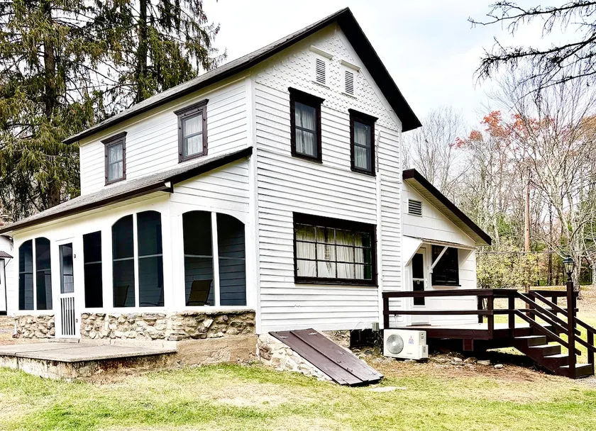 Charming Cottage on Private Resort in the Poconos - Image 1