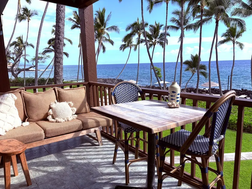 Ocean Front Corner Condo in Paradise - Image 1