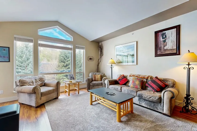 3BR mountain-view condo w/ hot tub - walk to lifts - Image 1