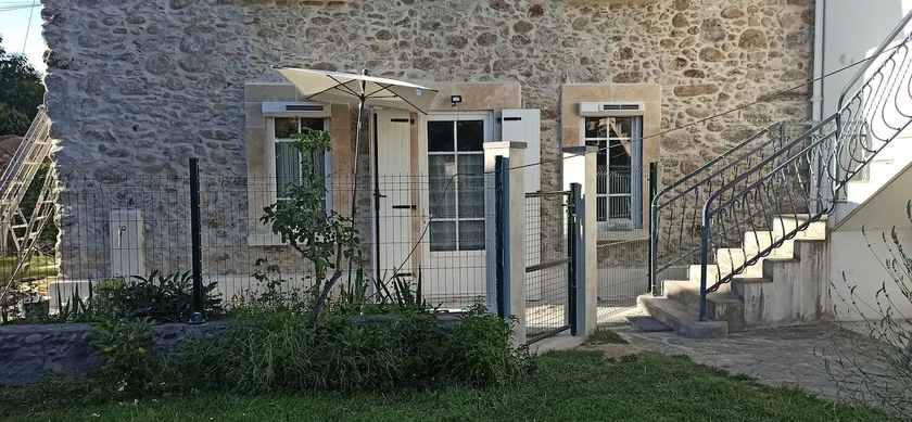 2-room apartment with garden 7 minutes from the center of Foix - Image 1