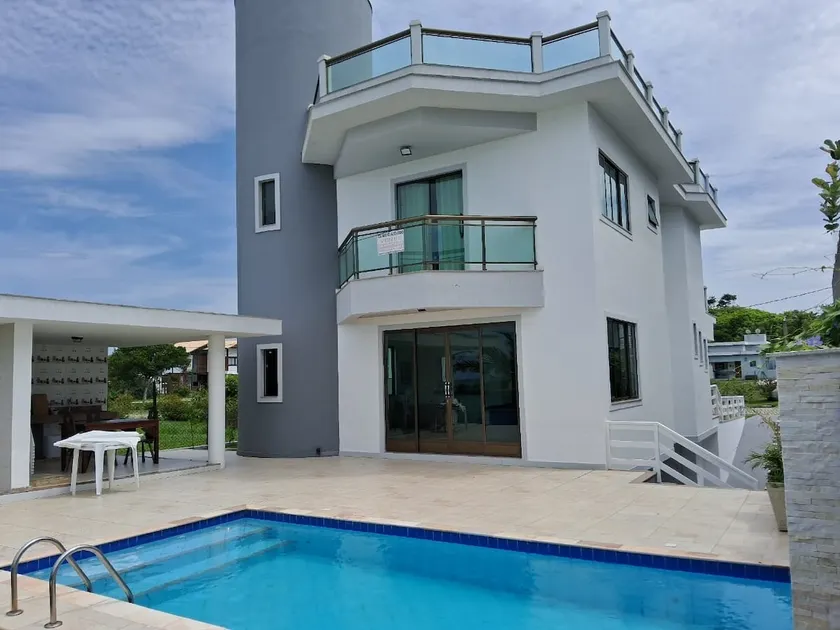 Seaside mansion in Rio das Ostras - Image 1