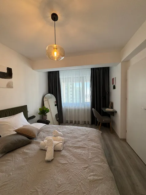 Green Velvet Studio - Image 1