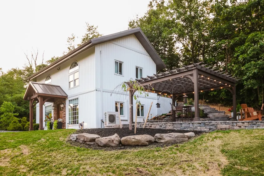 Long Acre Farm Stay! Find seclusion on the back 40 - Image 1