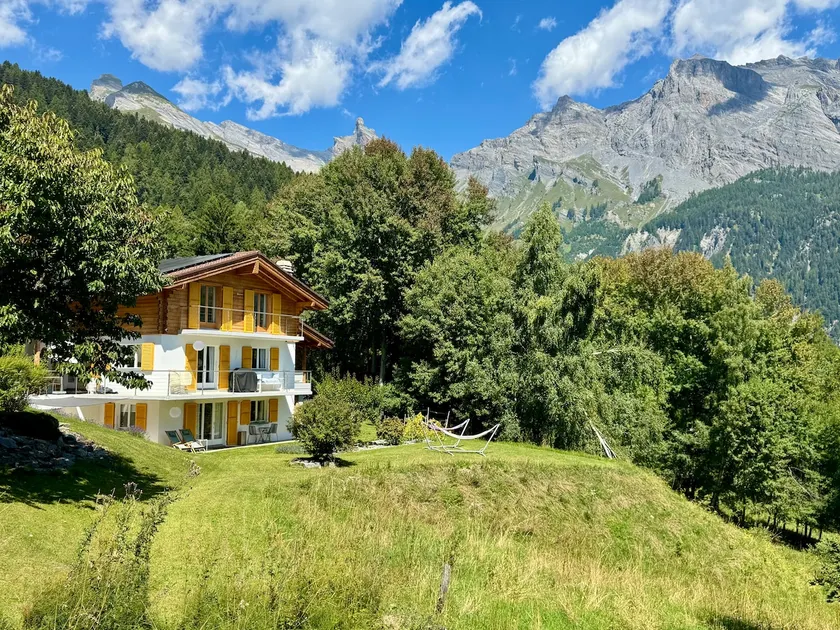 Beautiful ground floor apartment with garden - Image 1