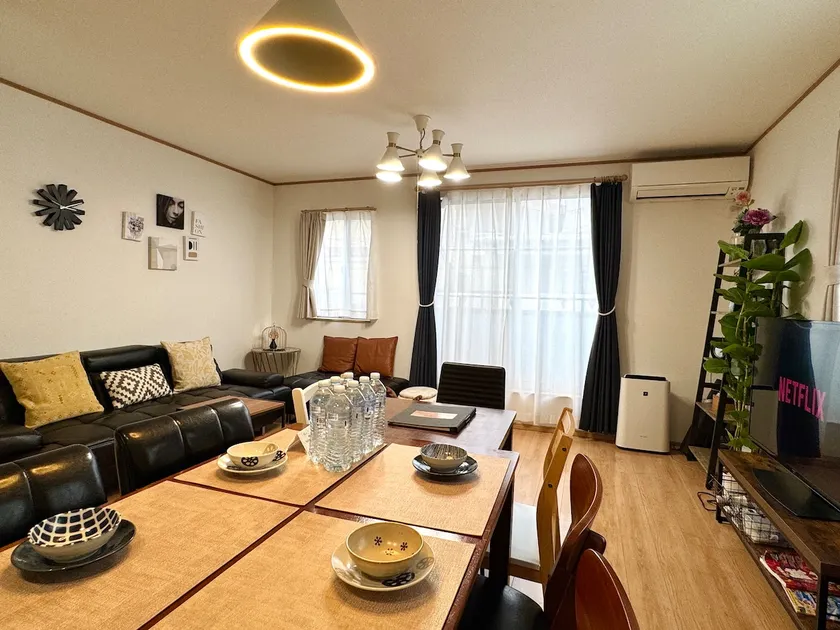 [W• Wang] Whole house exclusive/ [Kitani] American Village 5 minutes by car/3 minutes walk to the beach/Free parking for 3 cars - Image 1