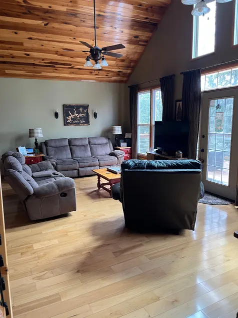 Cabin at Nolin Lake with Hot Tub in Mammoth Cave - Image 1