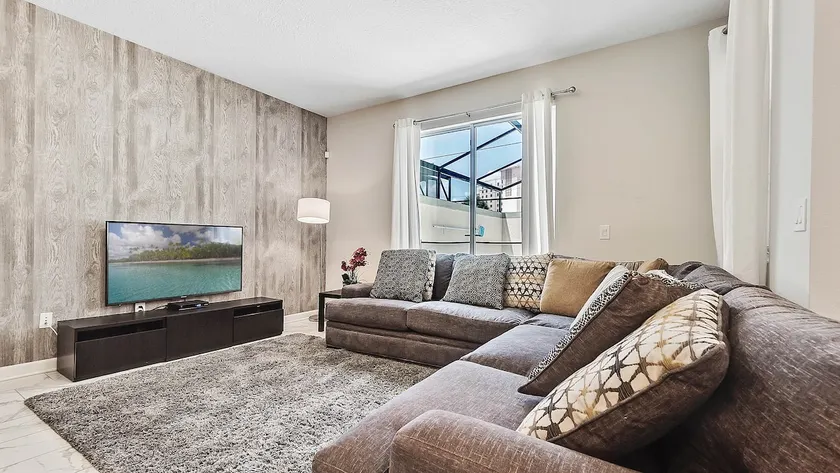 4 Bedrooms / 3 Bathrooms / Storey Lake (4925 Wa) - Image 1