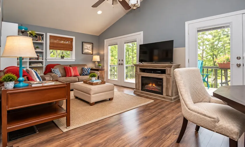 Dogs Love This Lakefront Cozy Cottage - Image 1