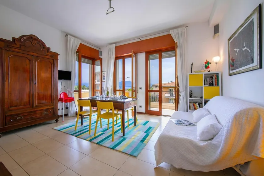 Casa Michelangelo Terrasse du Lac de Garde Apt | Dort 6 + Climatisation, Desenzano Del Garda, Italie - Image 1
