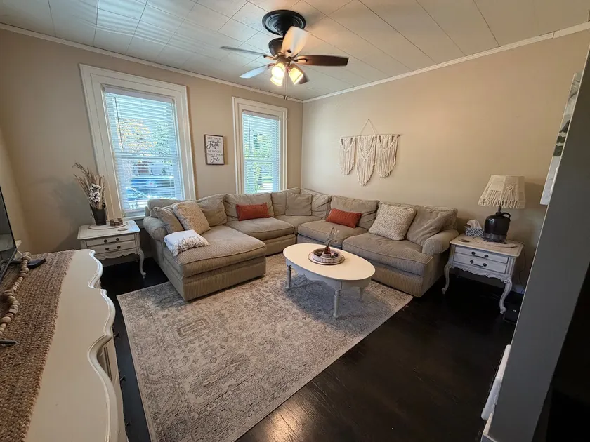 Charming Vintage 2Bd Apartment - Image 1
