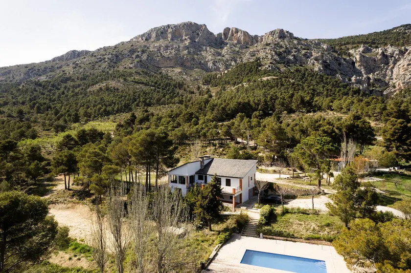 Mountain refuge · Pool · Privacy · 14pers - Image 1