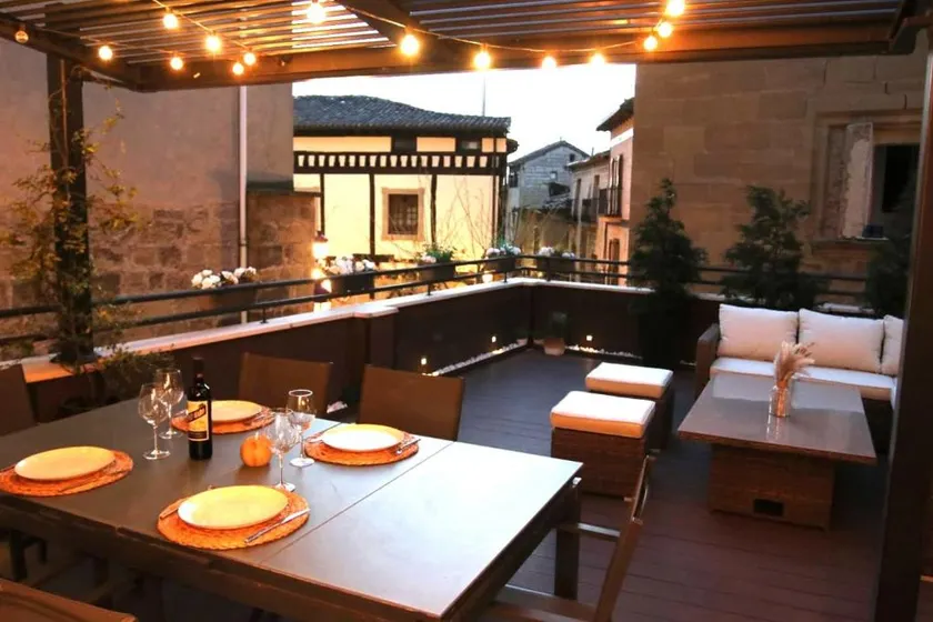 Apartment with a private terrace - Image 1