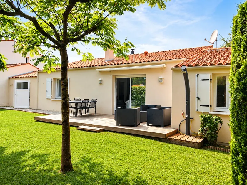Villa Oléron near City Center and Beach - Image 1