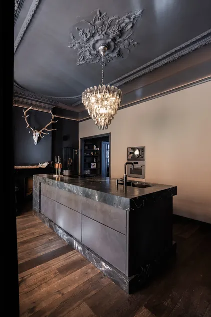 Characteristic monumental apartment in the center - Image 1