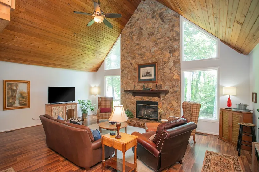 Lake House Near Nashville | Screened Porch & Canoe - Image 1