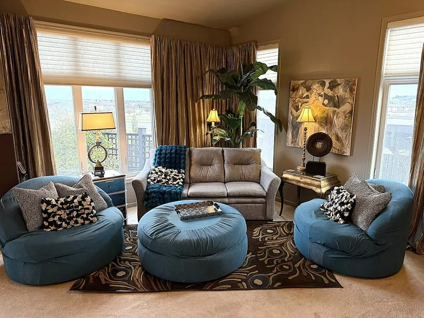 Premier Retreat_King & Queen_Luxurious_Fenced yard - Image 1