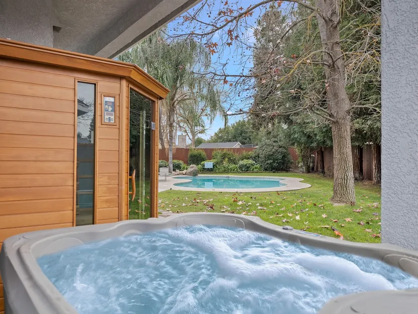Home oasis with sauna, jacuzzi, pool & heated gazebo! - Image 1