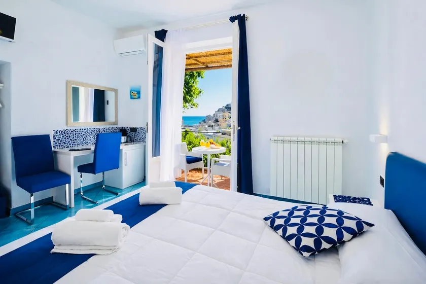 Standard Apartment, Solarium, and Hot Tub with Ocean View - Image 1