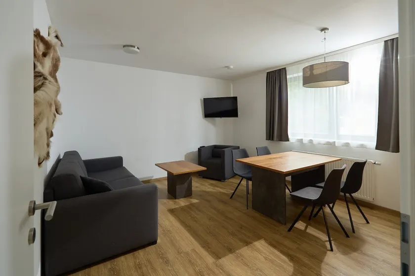 4805 Cirrus 5 - Image 1