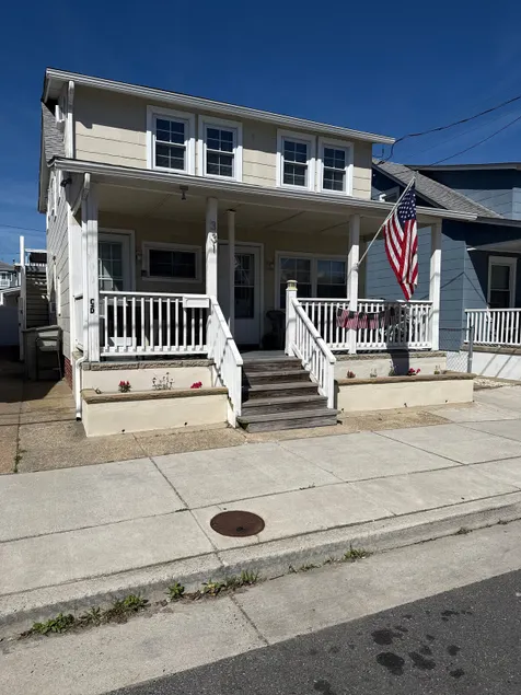 Apt C ocean views, superb location, private deck - Image 1