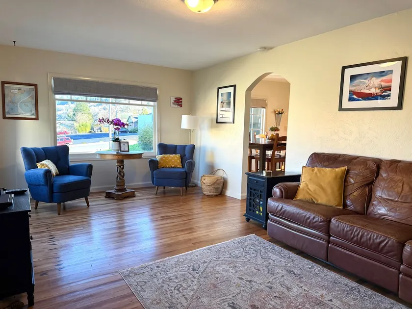 Quaint Downtown Cottage - Image 1