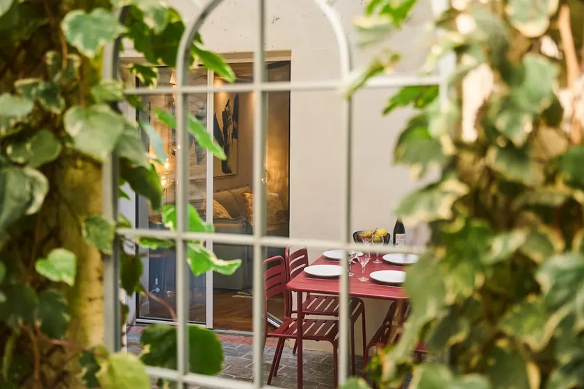 Studios Paris Bed & Breakfast  Le Jardin de Montmartre - Image 1